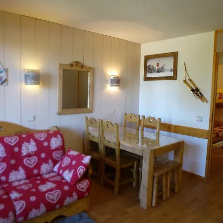 5 Personnes A 50m Des Pistes Avec Balcon, Parking Et Option Wi-fi - Fr-1-514-24 * Courchevel